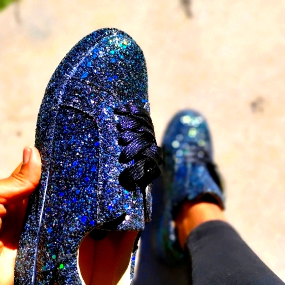 New!Sz 7.5, Fashion Blk Glitter Sneaker, 6 Lace Tie, Texture Bottom, Super Cute - Picture 1 of 3